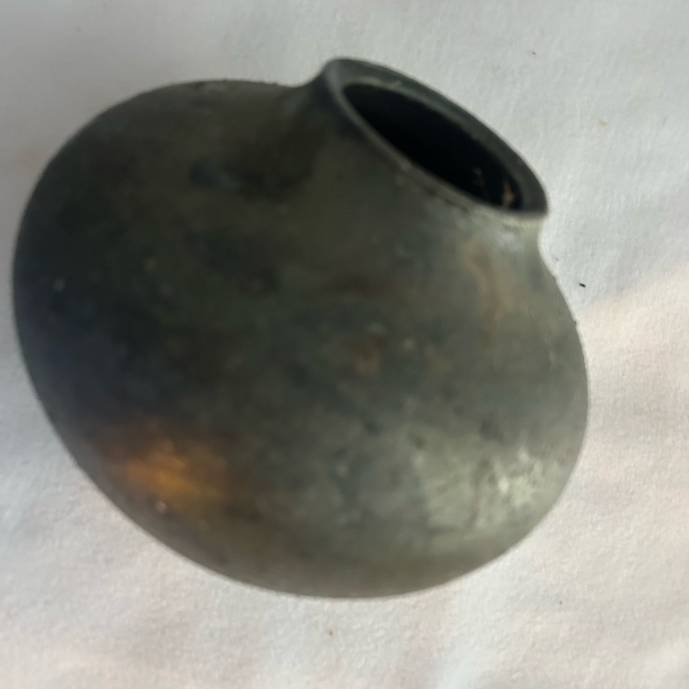 Vase earthy green, round sphere